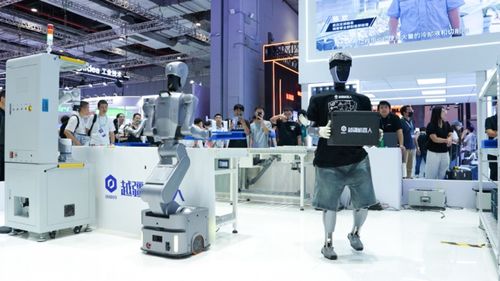 越疆超級(jí)工廠方案 多形態(tài)機(jī)器人與數(shù)據(jù)反哺雙擎驅(qū)動(dòng)，領(lǐng)跑工業(yè)智能數(shù)據(jù)處理新范式